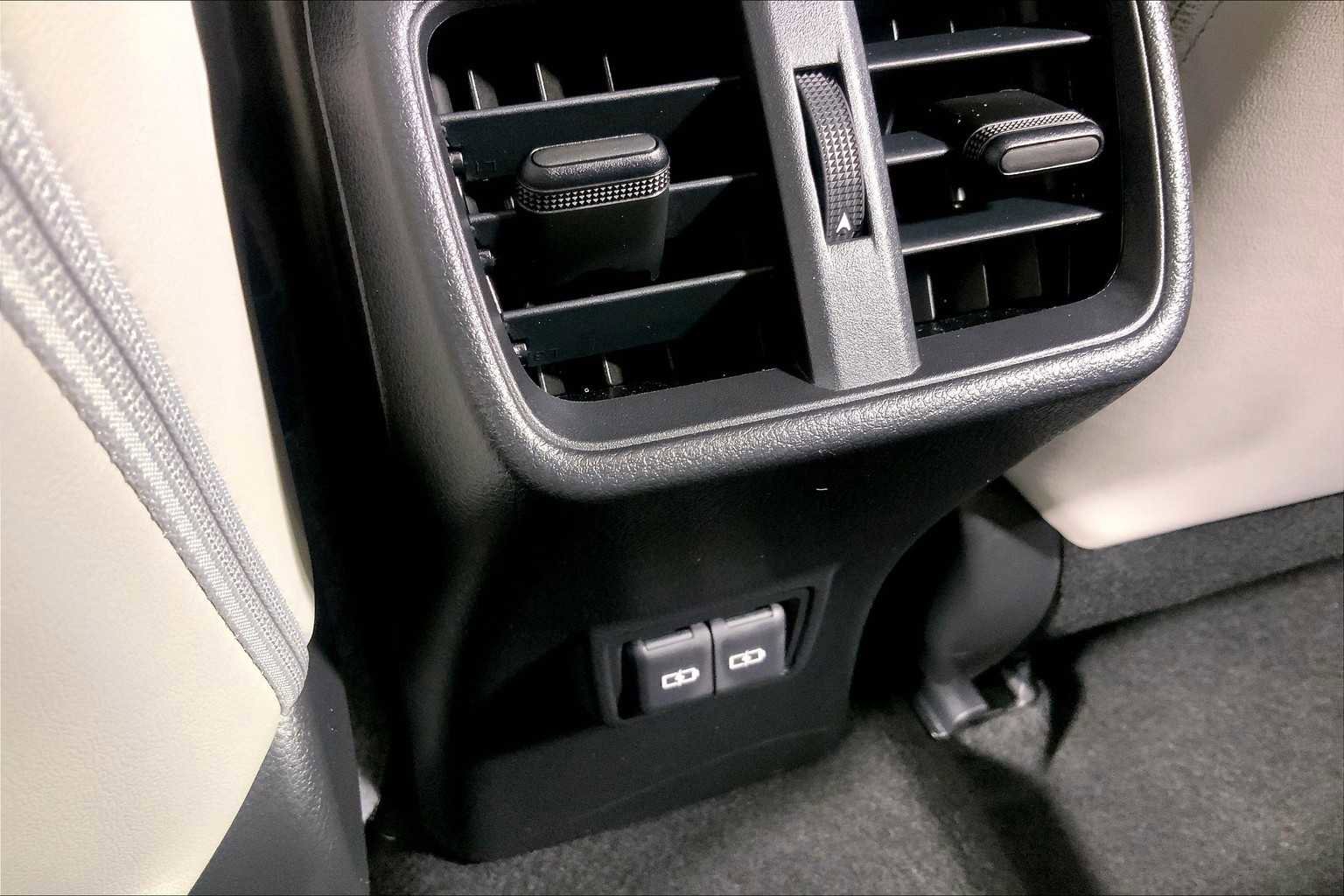 Used 2022 Lexus UX 250h w/ Premium Package image 33