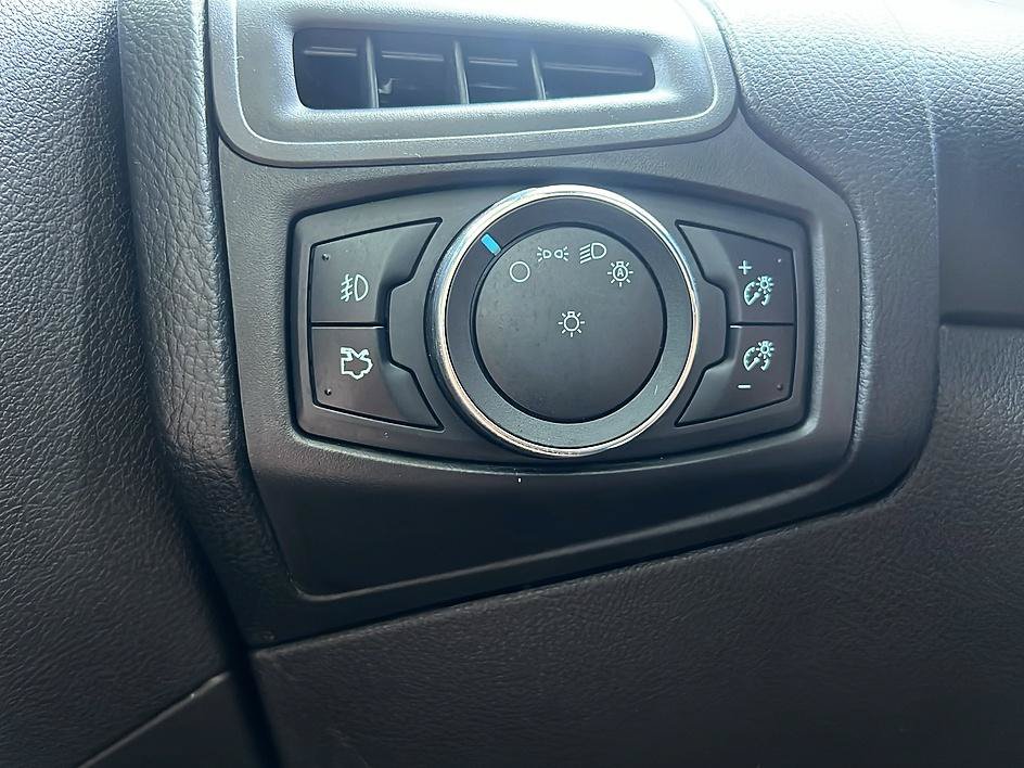 Used 2014 Ford Focus SE w/ Equipment Group 201A FWD image 26
