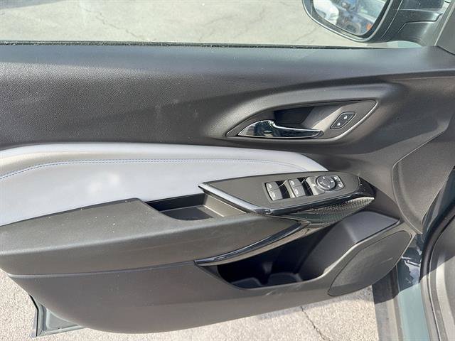 Used 2025 Chevrolet Trax LT FWD image 8