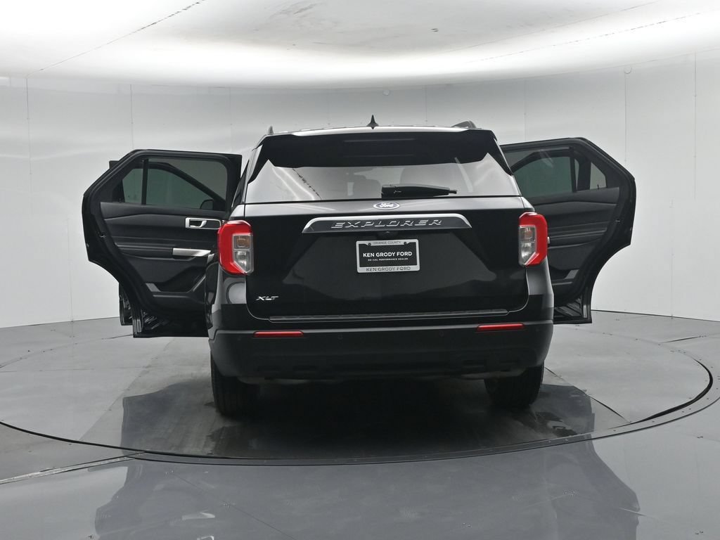 Certified 2024 Ford Explorer XLT RWD image 30