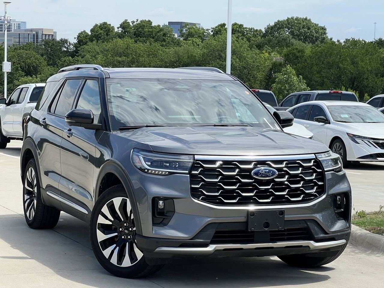 Used 2025 Ford Explorer Platinum w/ LUX Leather Package AWD/4WD video 1