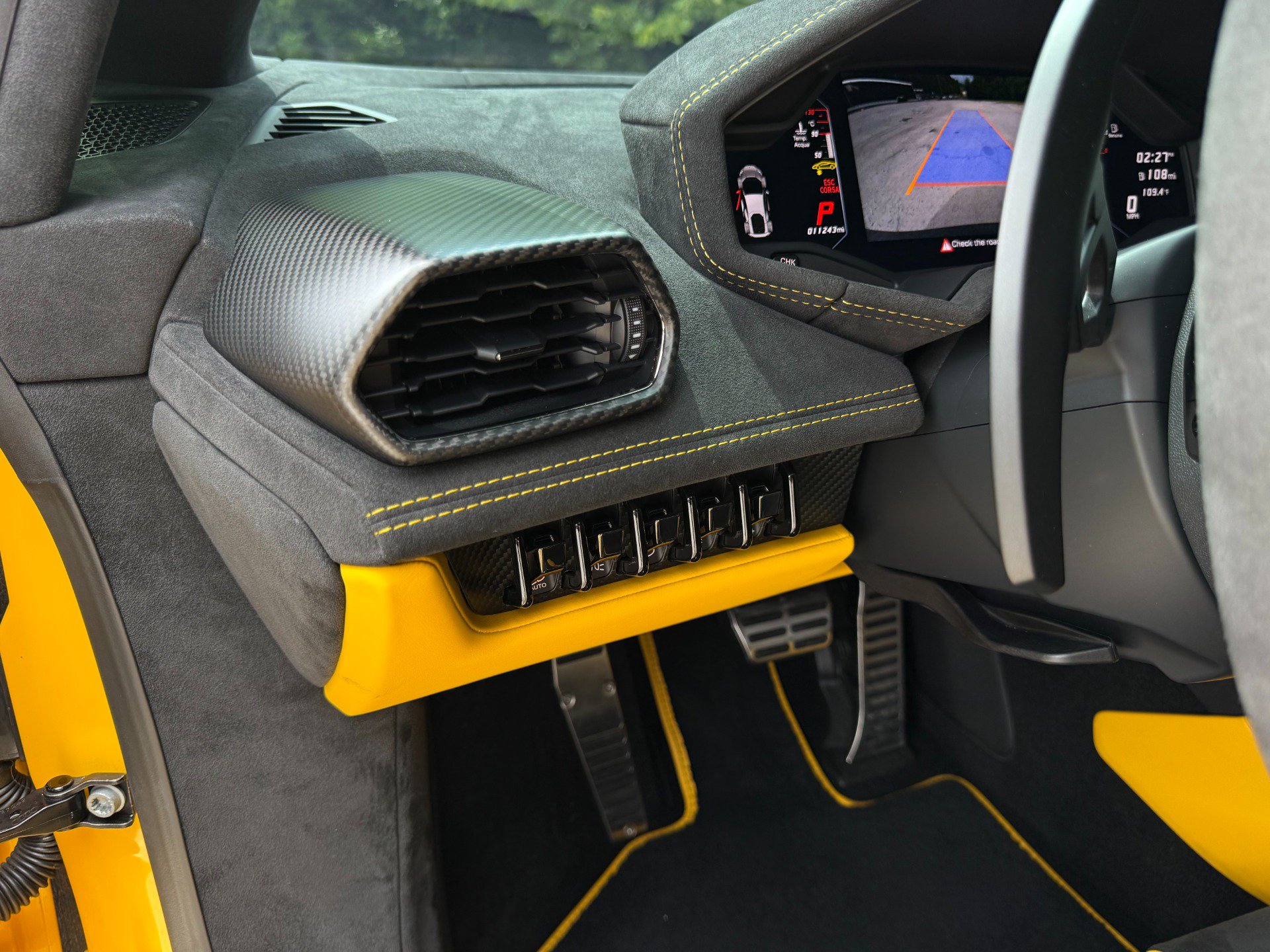 Used 2024 Lamborghini Huracan Tecnica RWD image 9