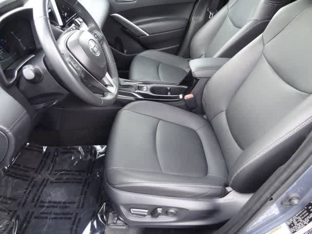 Used 2025 Toyota Corolla Cross XLE AWD/4WD image 6