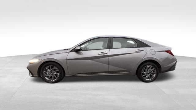 Used 2024 Hyundai Elantra SEL image 8