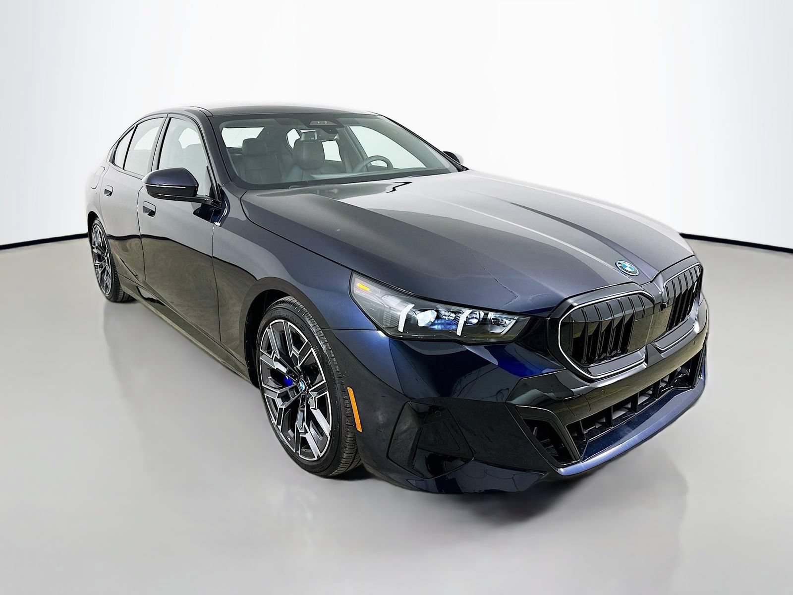 New 2026 BMW i5 eDrive40 w/ M Sport Package AWD/4WD image 3