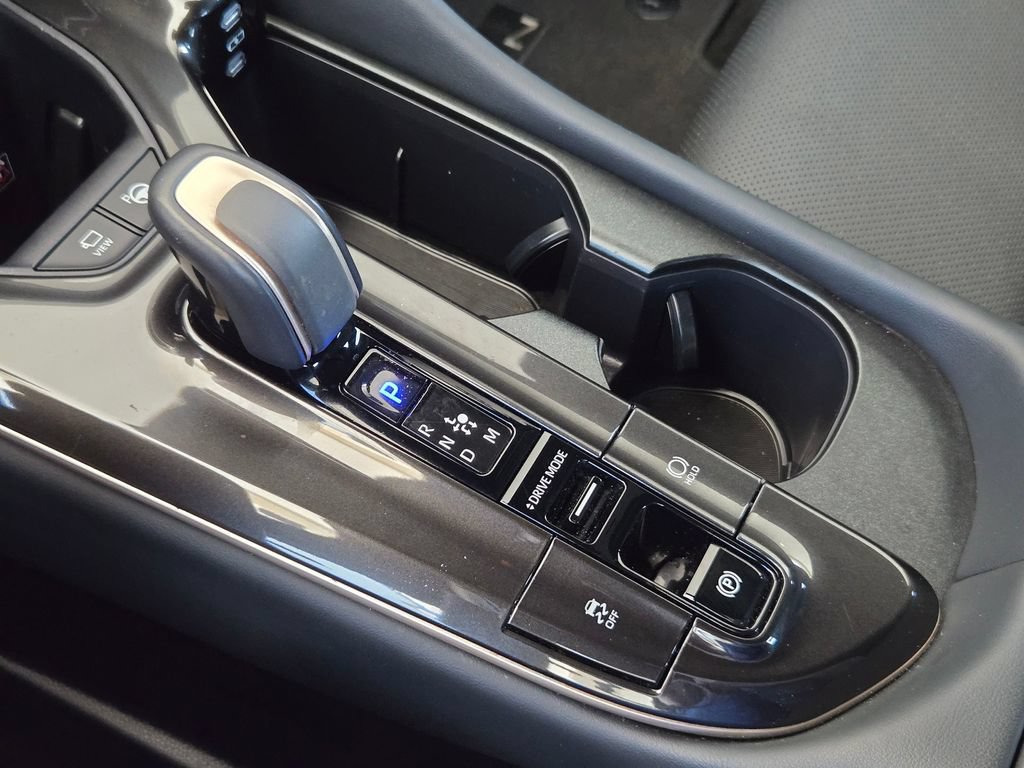 Used 2025 Toyota Crown Platinum AWD/4WD image 19