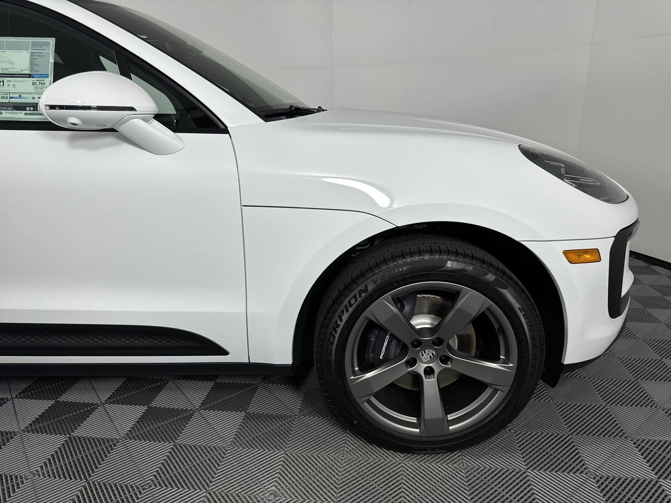 Used 2025 Porsche Macan image 12
