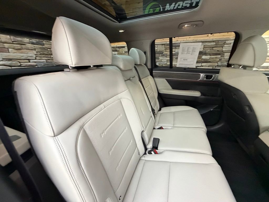 Certified 2025 Hyundai Santa Fe Limited image 33