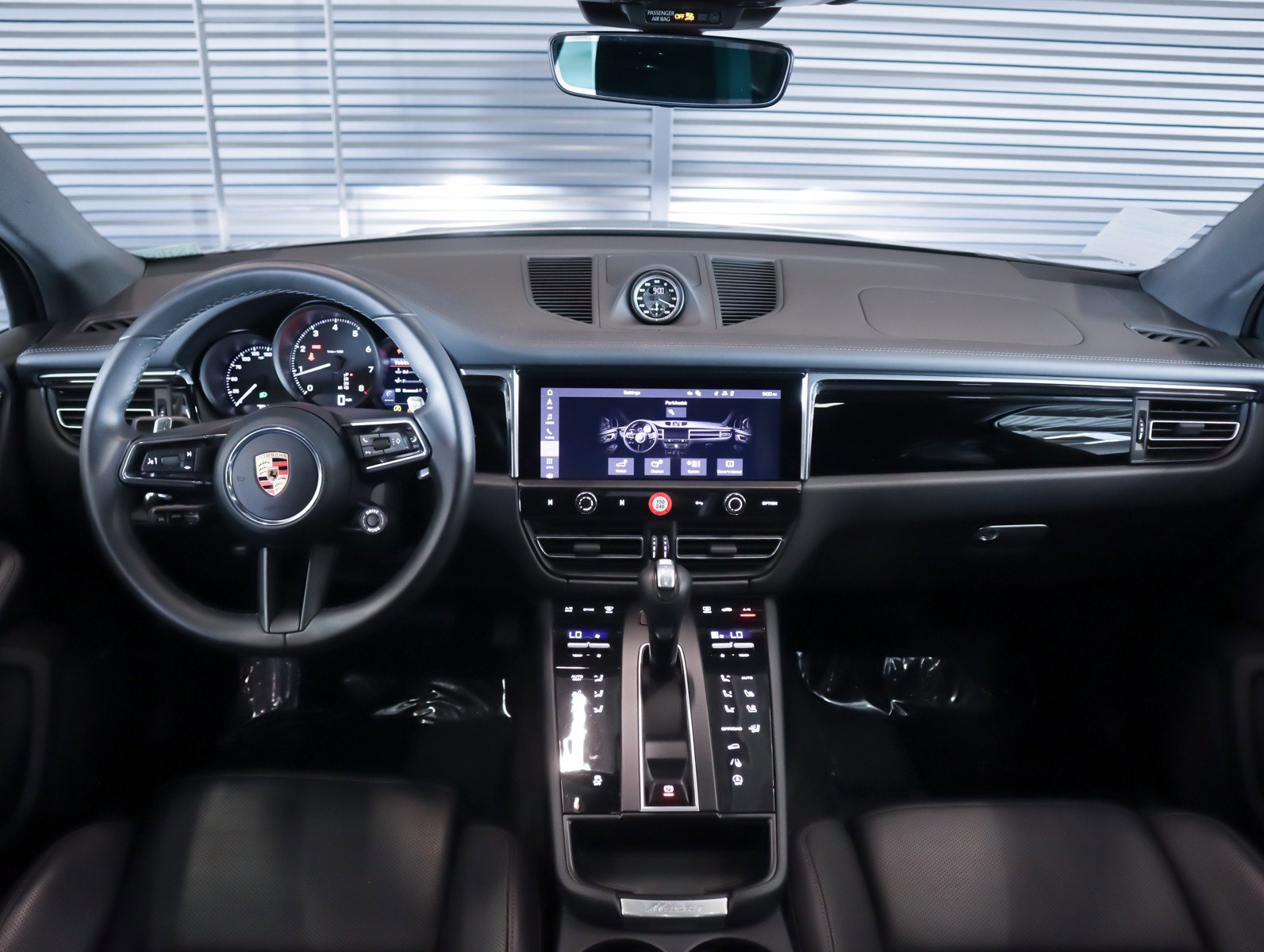 Certified 2026 Porsche Macan AWD/4WD image 12
