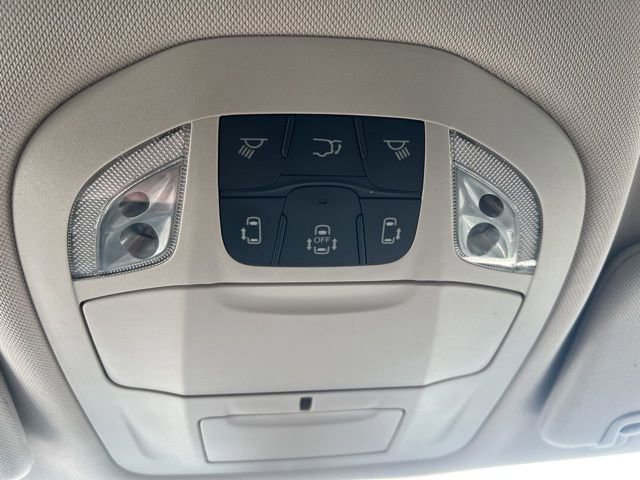 Used 2024 Chrysler Pacifica Touring-L FWD image 15