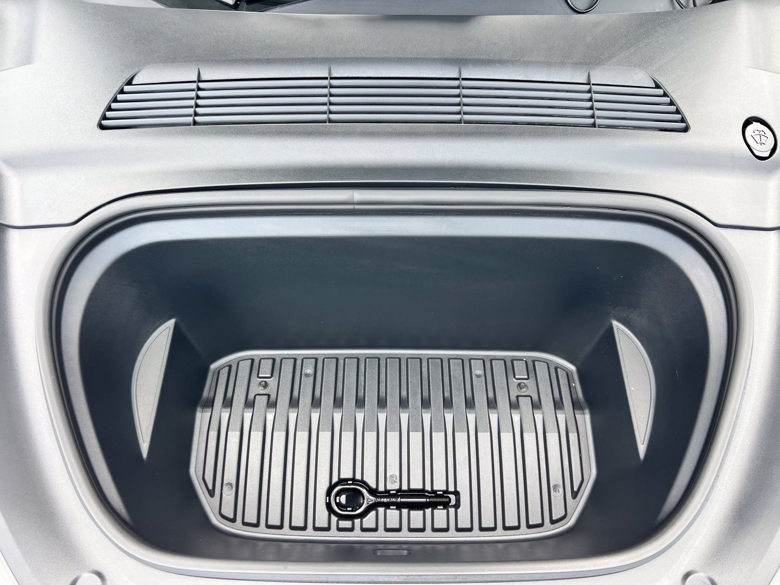 Used 2025 Tesla Model Y Long Range RWD image 18