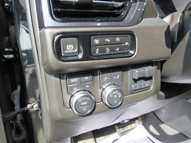 Used 2025 GMC Yukon XL AT4 Ultimate image 17