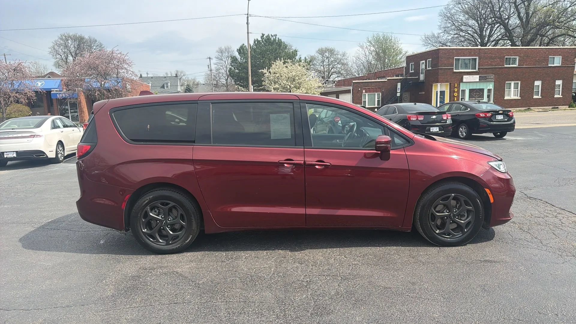 Used 2022 Chrysler Pacifica Touring-L w/ S Appearance Package image 4