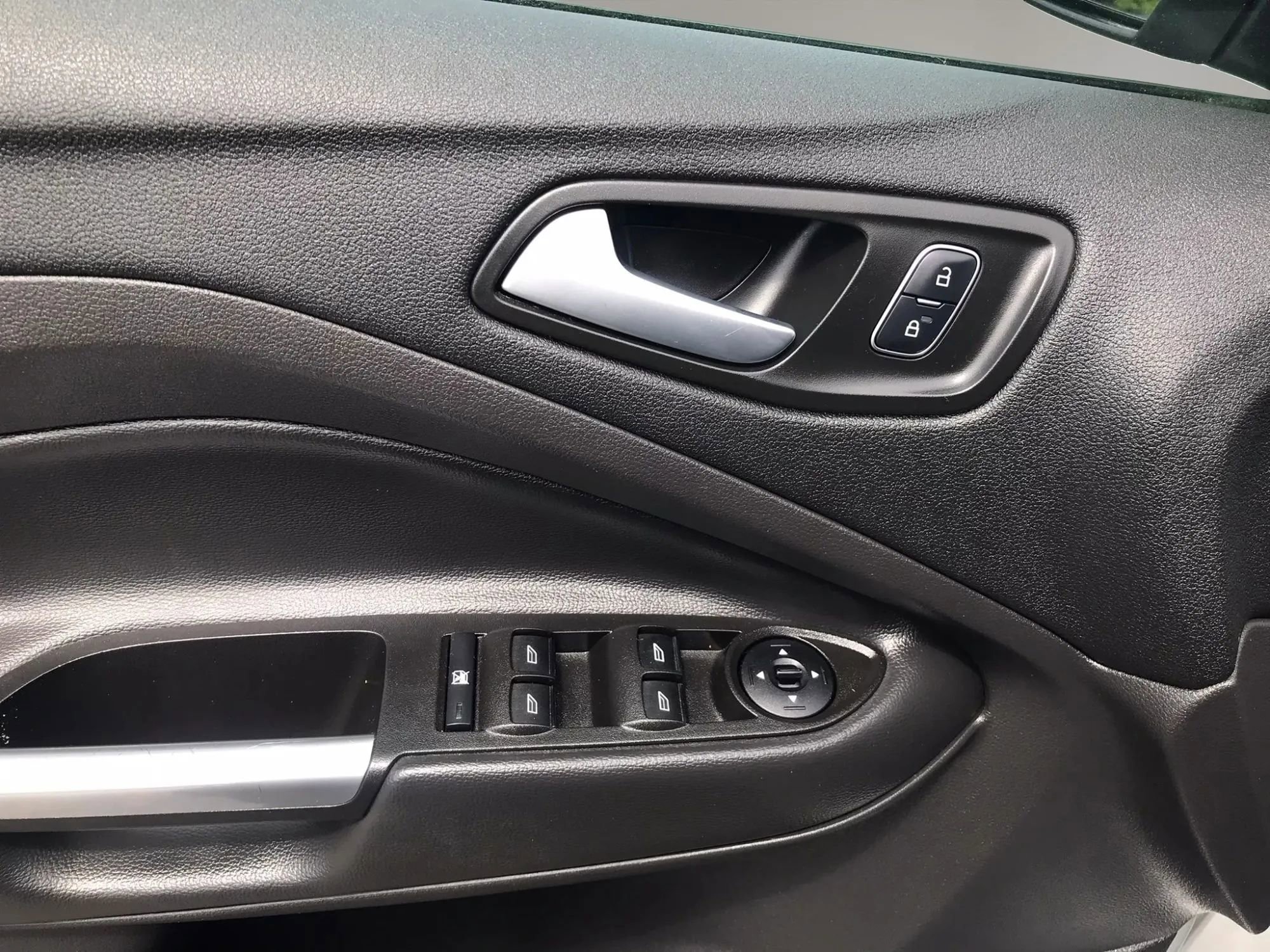 Used 2017 Ford Escape SE AWD/4WD image 13