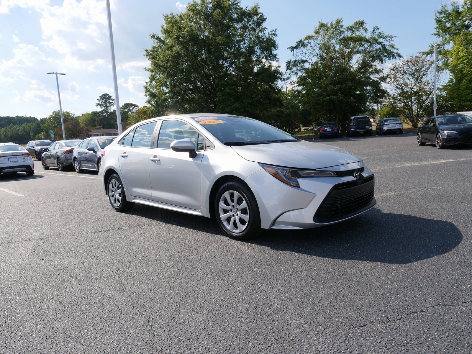 Used 2025 Toyota Corolla LE video 1