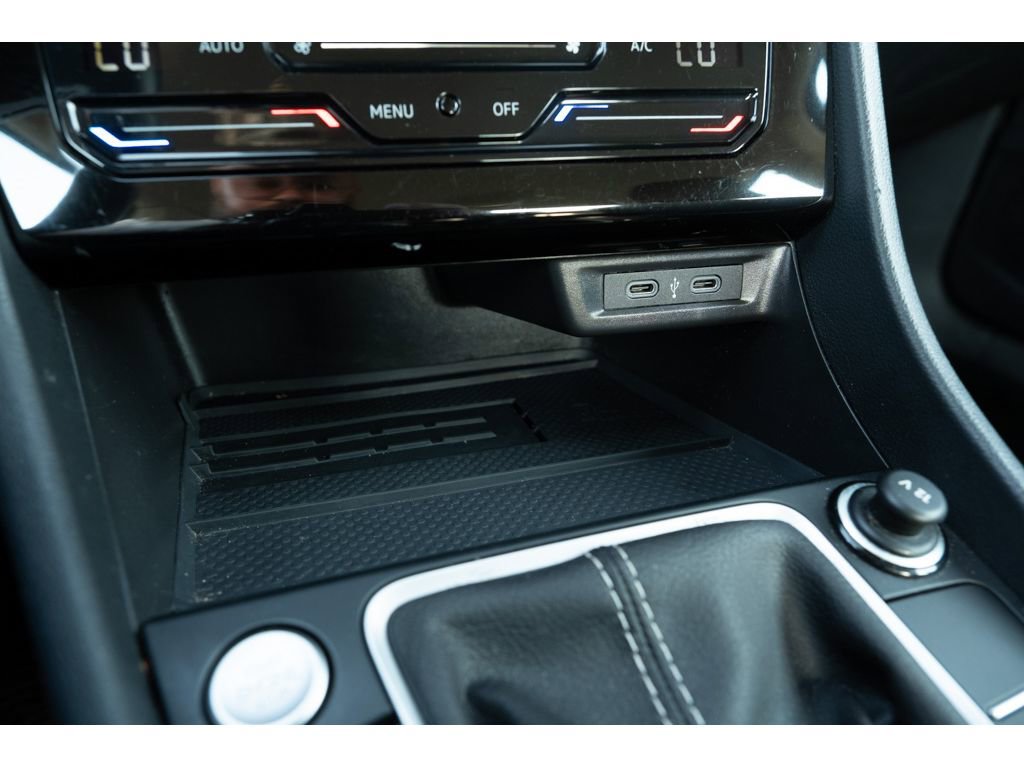 Used 2025 Volkswagen Jetta SE image 28