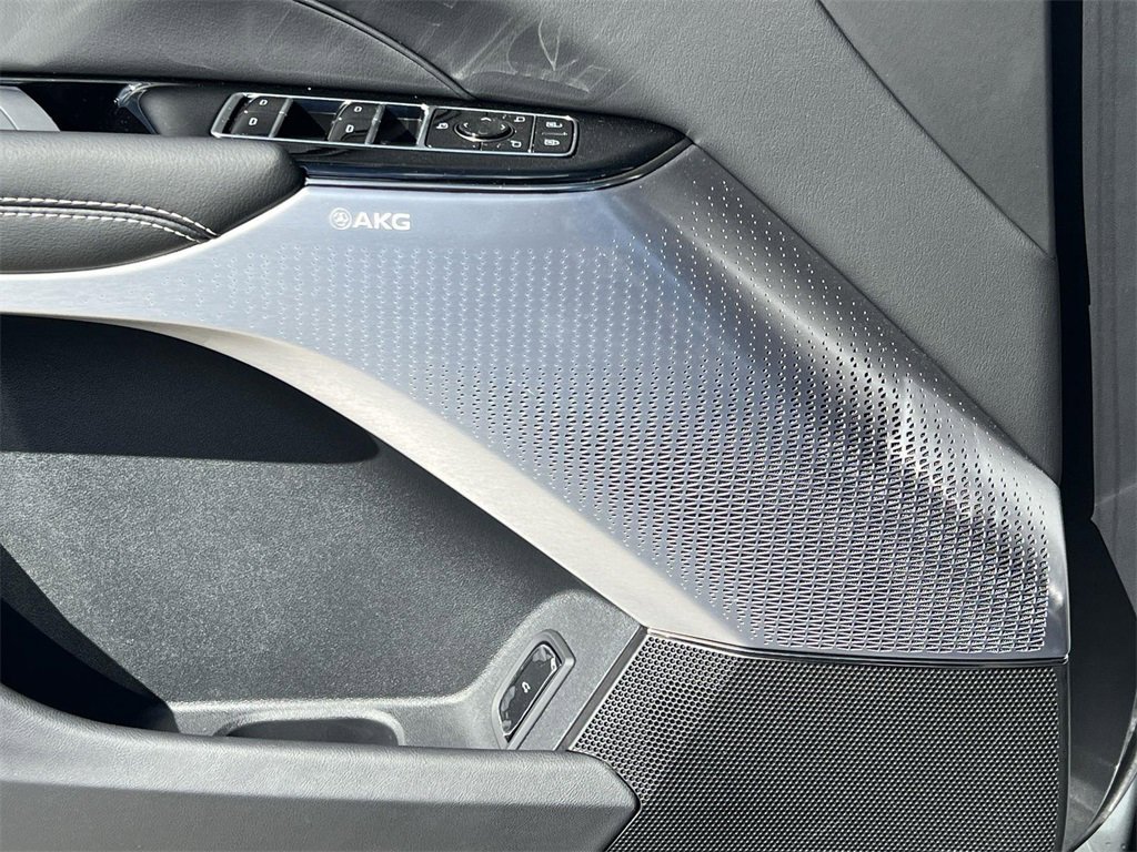 New 2026 Cadillac Lyriq V image 24