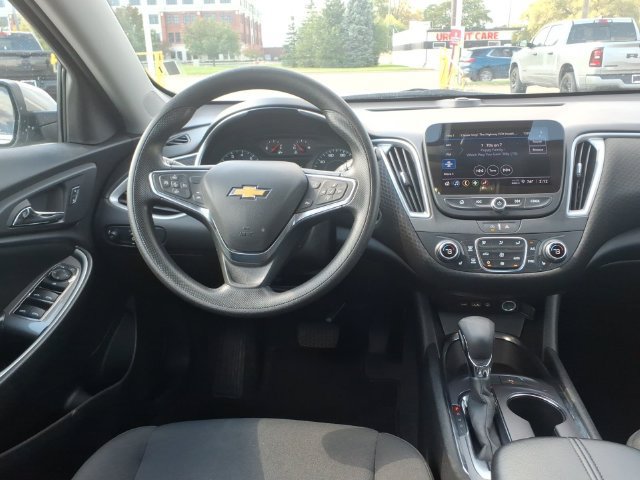 Used 2025 Chevrolet Malibu LT FWD image 11