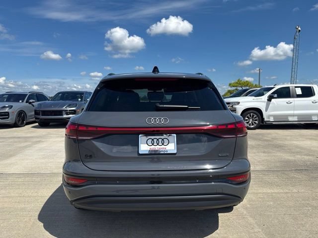 Used 2025 Audi Q6 e-tron Premium Plus w/ Premium Plus AWD/4WD image 4