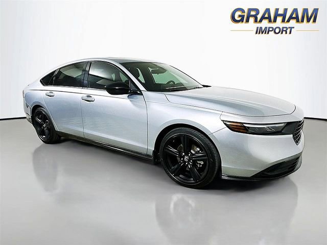 Used 2025 Honda Accord Sport image 1