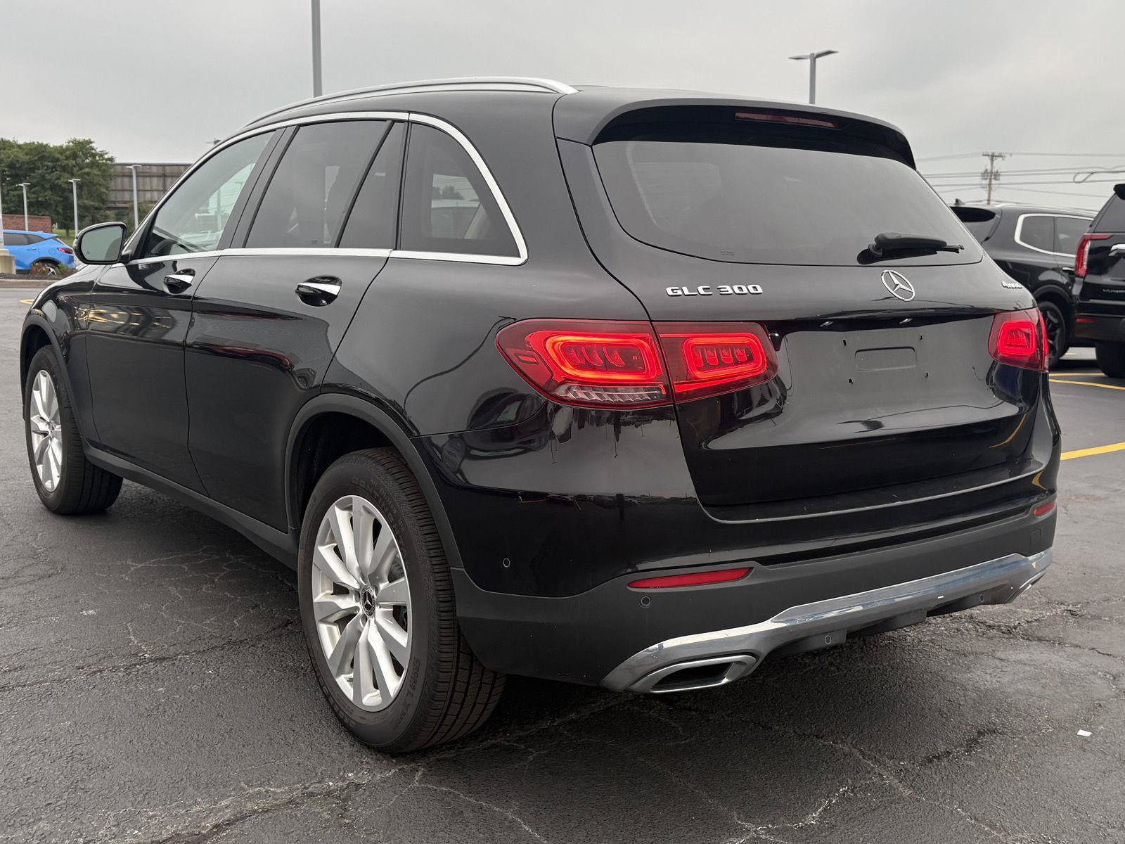 Used 2021 Mercedes-Benz GLC 300 4MATIC image 4