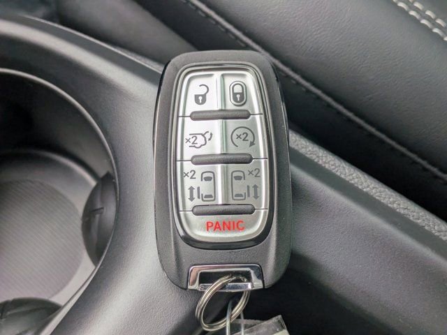 New 2026 Chrysler Pacifica Select FWD image 25