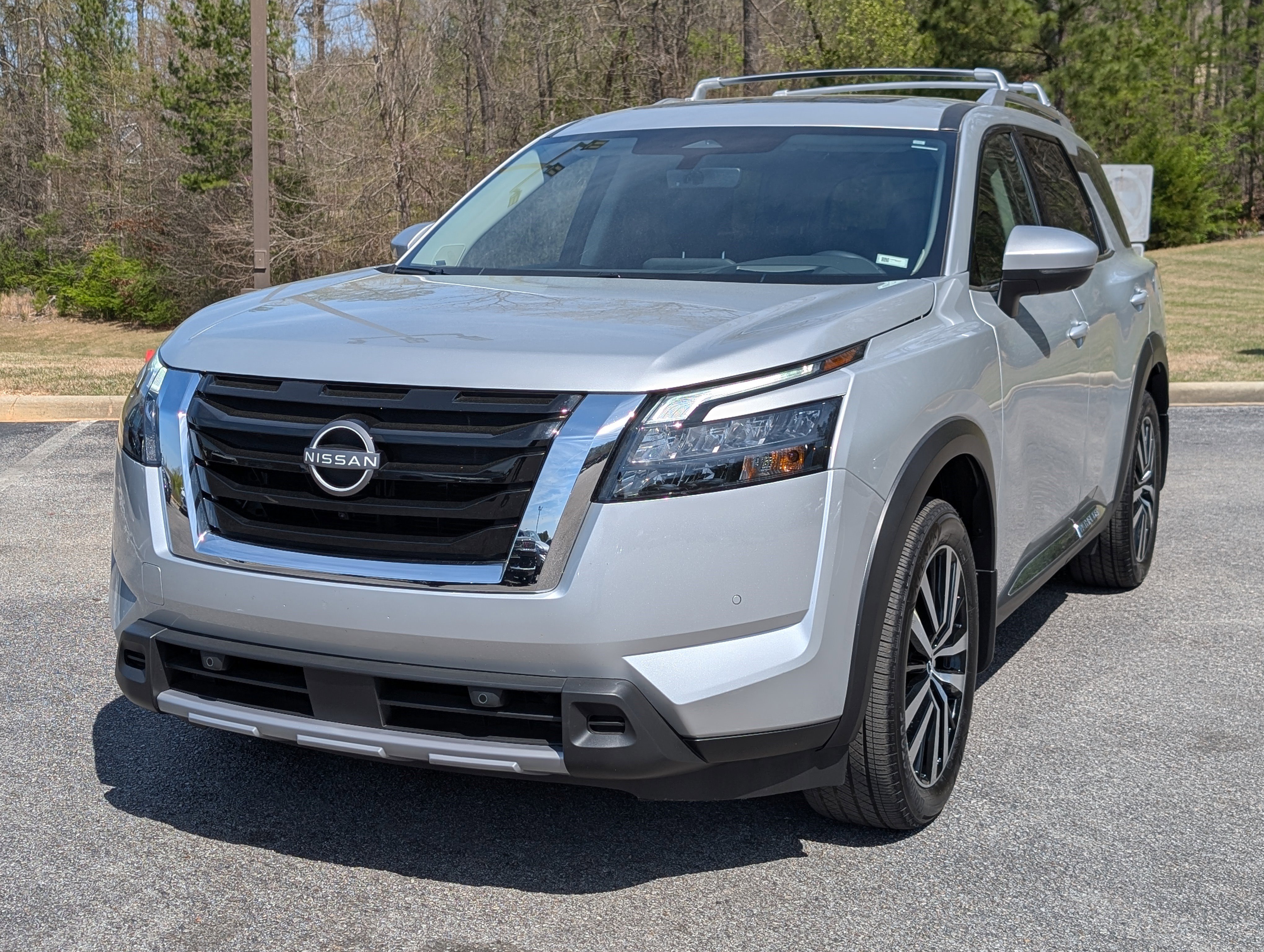 Used 2025 Nissan Pathfinder Platinum FWD image 5
