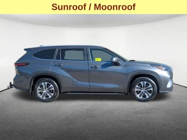 Used 2024 Toyota Highlander XLE AWD/4WD image 4