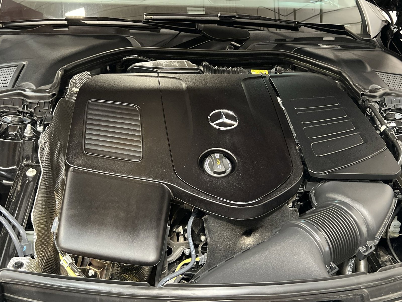Used 2025 Mercedes-Benz C 300 Sedan image 26