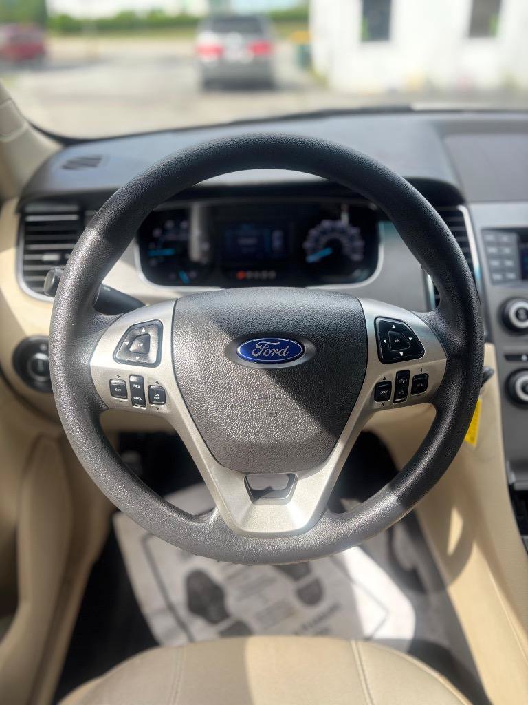 Used 2018 Ford Taurus SE FWD image 16