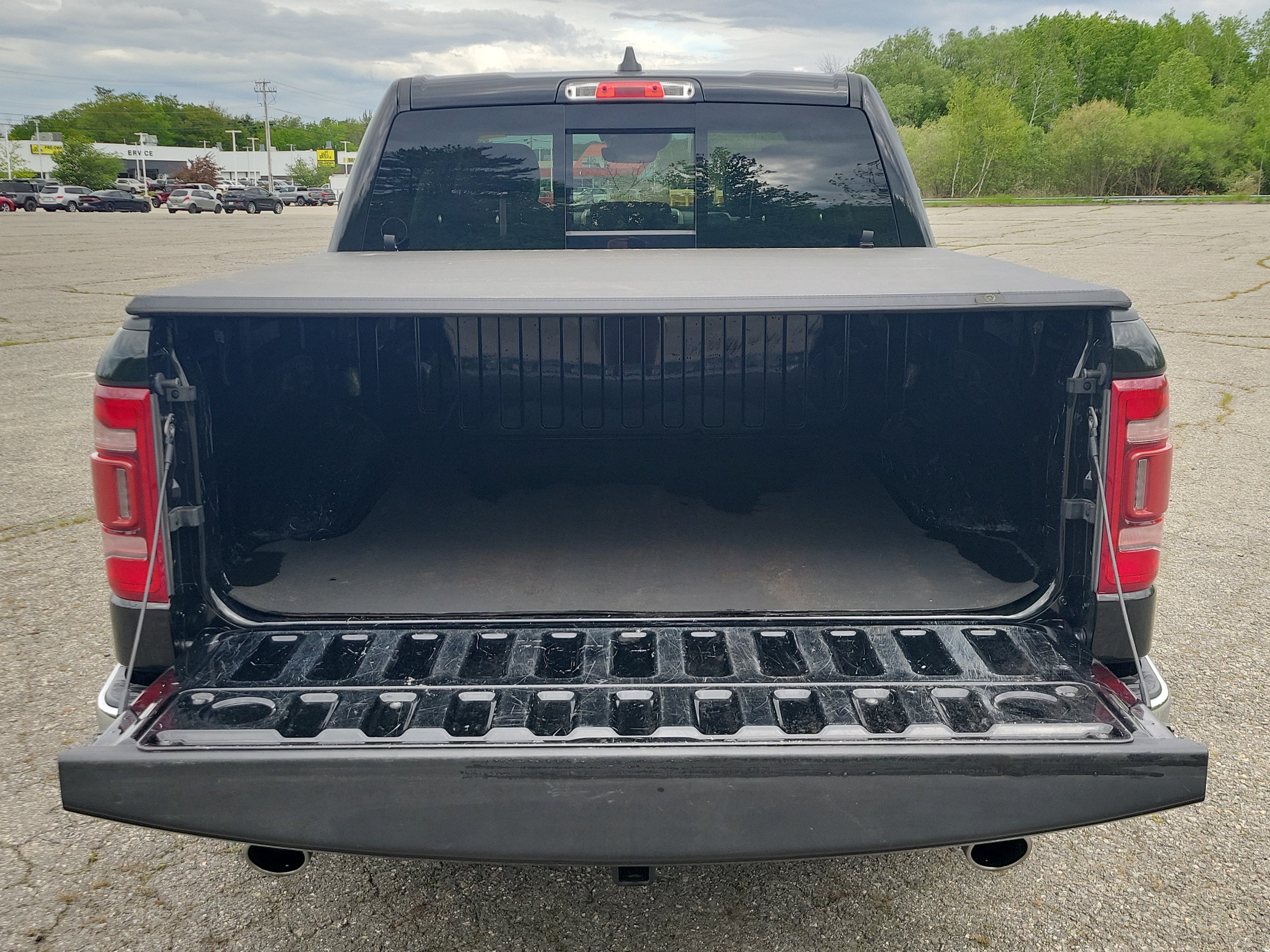 Used 2022 RAM 1500 Laramie AWD/4WD image 17