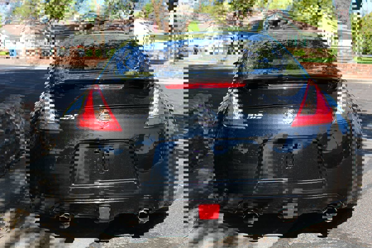 Used 2018 Nissan 370Z w/ Sport Package image 19