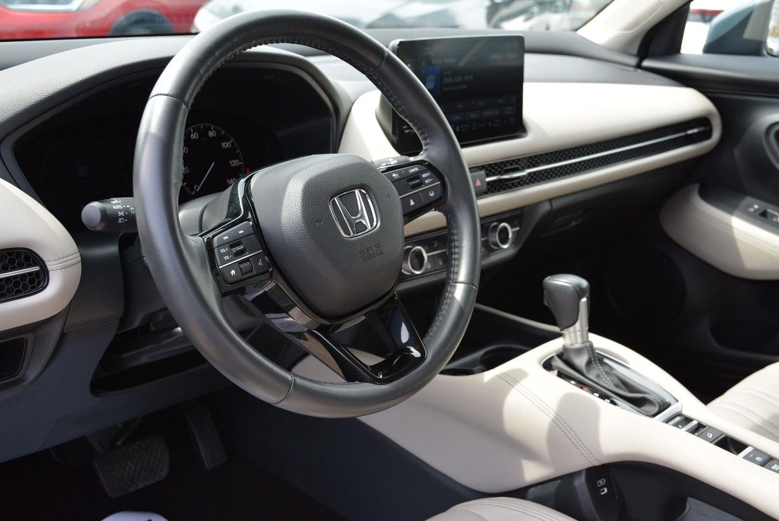 Used 2024 Honda HR-V EX-L image 8