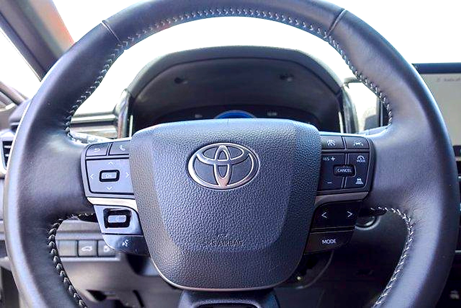 Used 2025 Toyota Camry SE w/ Multimedia Upgrade Package FWD image 13