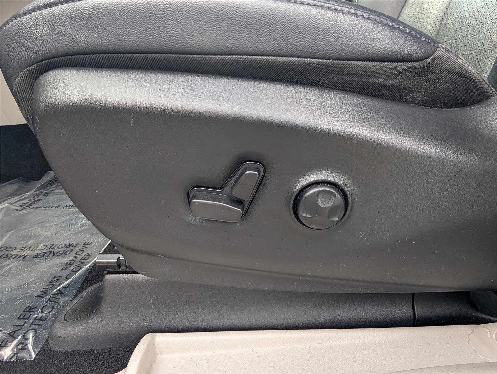 Used 2024 Chrysler Pacifica Touring-L image 20