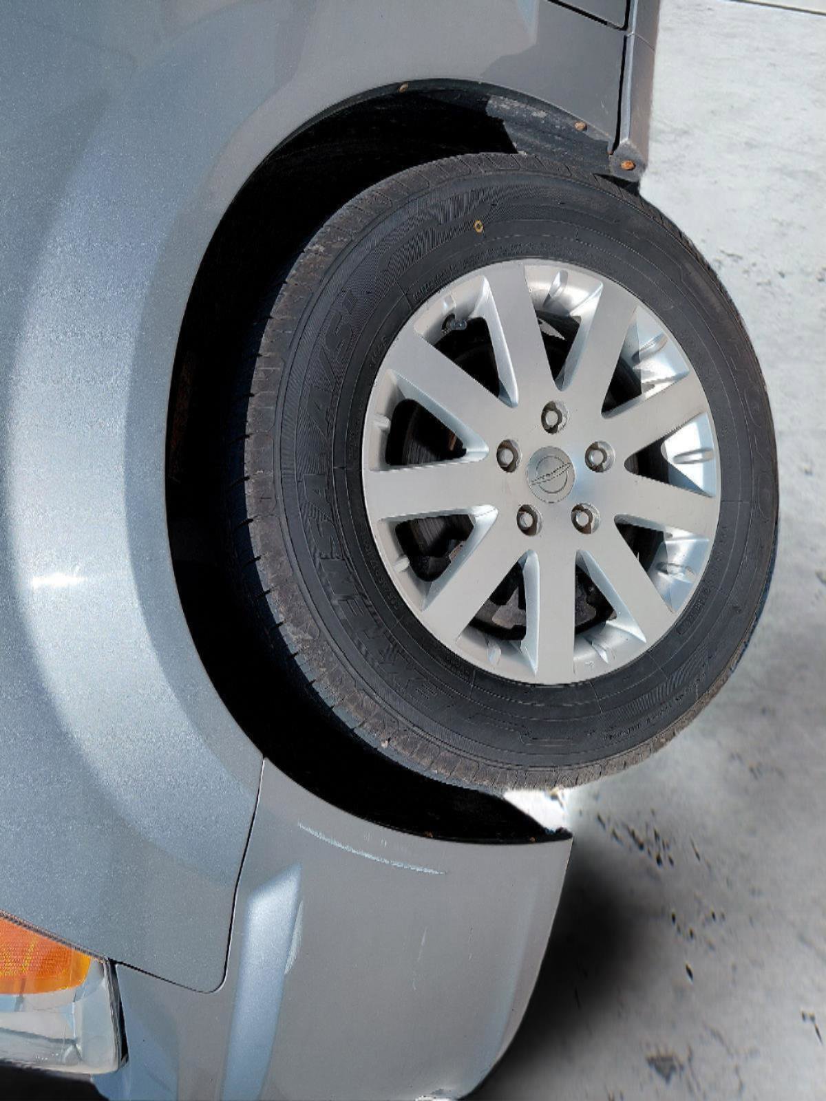 Used 2015 Chrysler Town & Country Touring FWD image 10