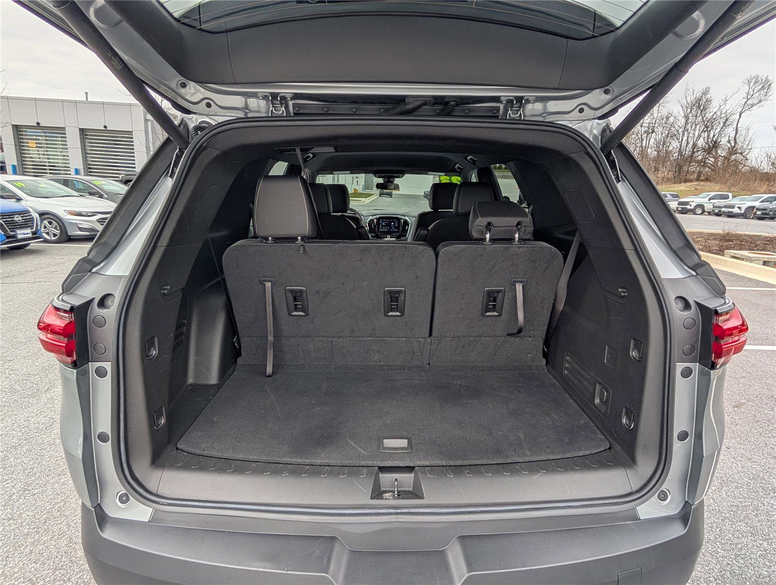 Used 2023 Chevrolet Traverse LT image 11