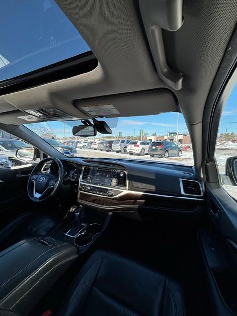 Used 2015 Toyota Highlander Limited Platinum image 21