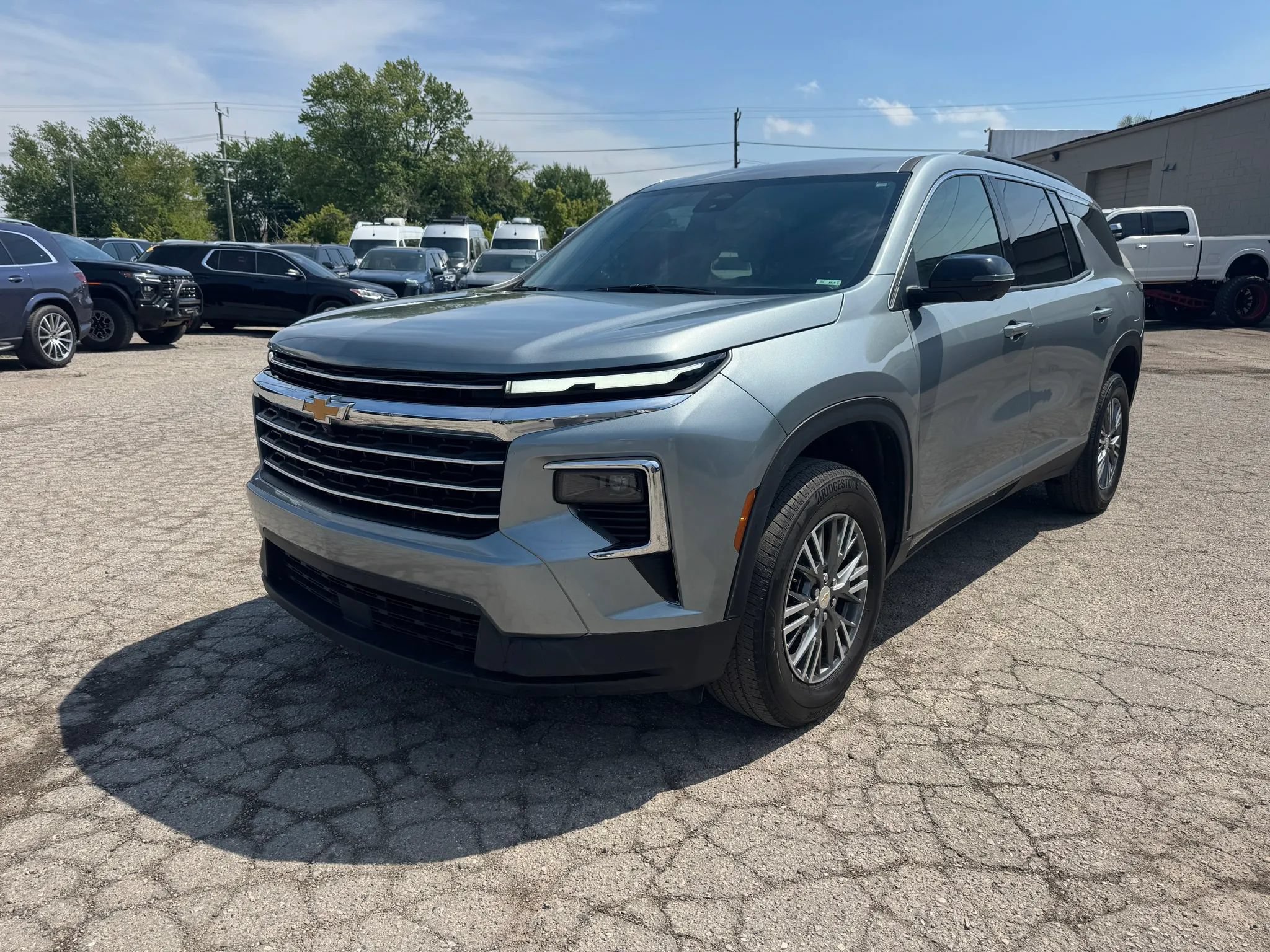 Used 2026 Chevrolet Traverse LT w/ Driver Confidence Package FWD image 1