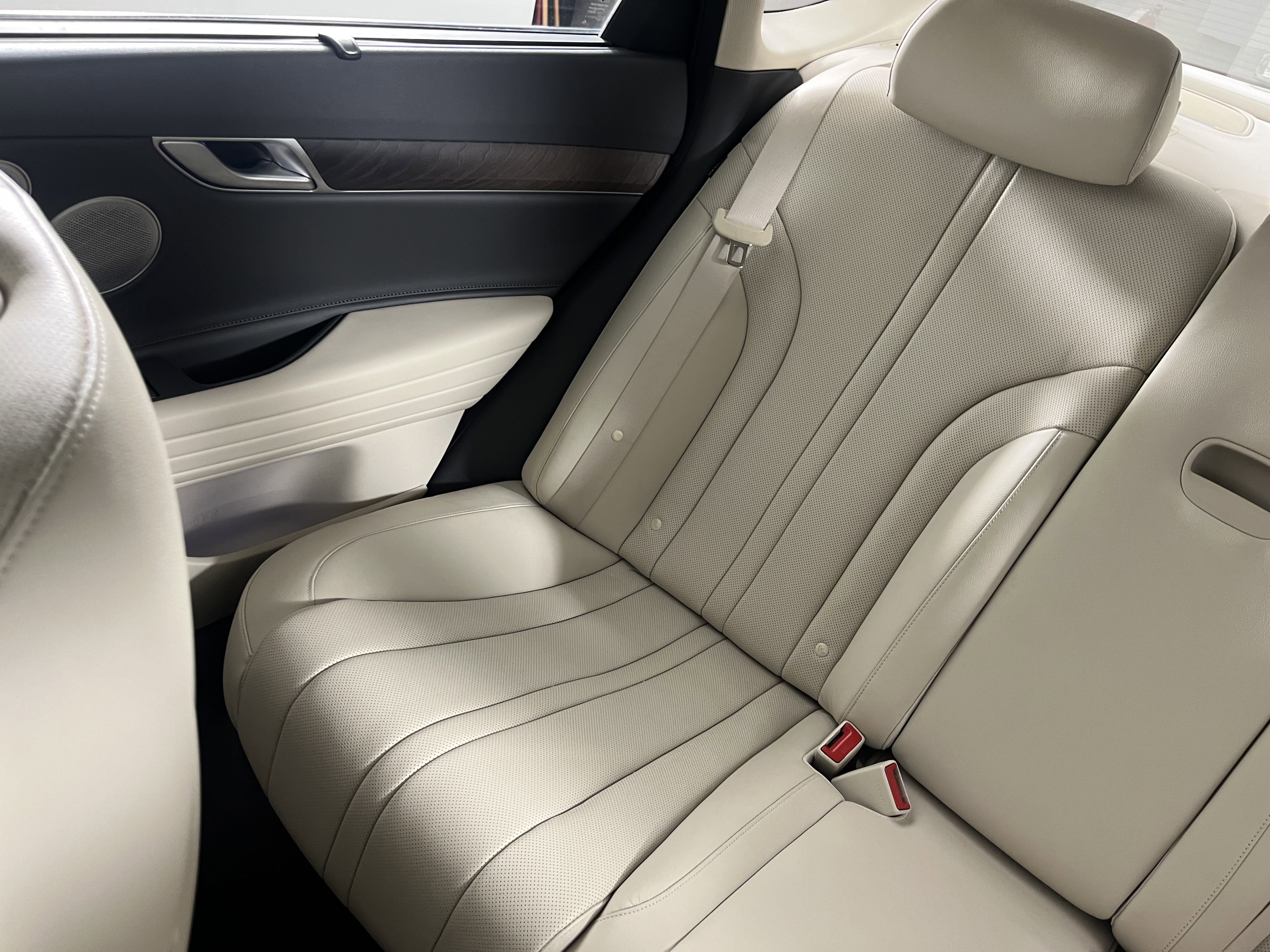 Used 2022 Genesis G80 2.5T w/ Prestige Package image 22