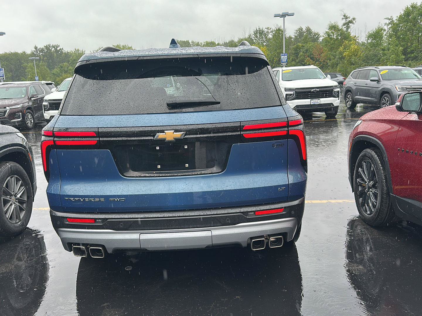 Used 2024 Chevrolet Traverse LT w/ Trailering Package AWD/4WD image 3