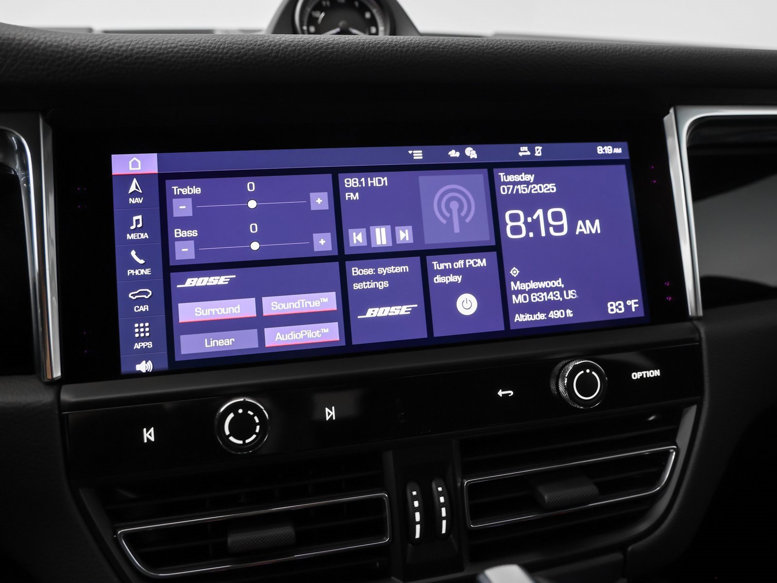 Certified 2025 Porsche Macan image 30