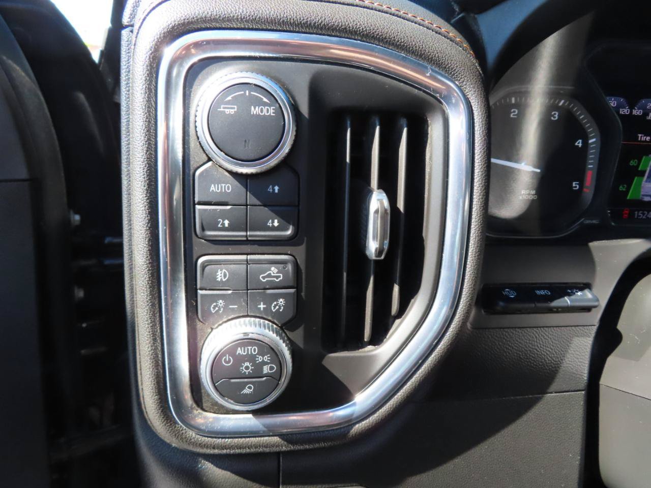 Used 2020 GMC Sierra 2500 AT4 w/ AT4 Premium Package AWD/4WD image 36