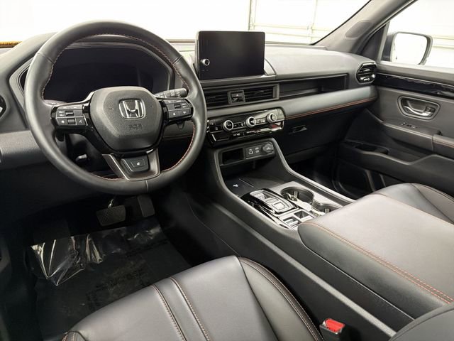 Used 2025 Honda Pilot TrailSport image 18