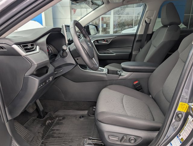 Used 2022 Toyota RAV4 XLE w/ Convenience Package image 10
