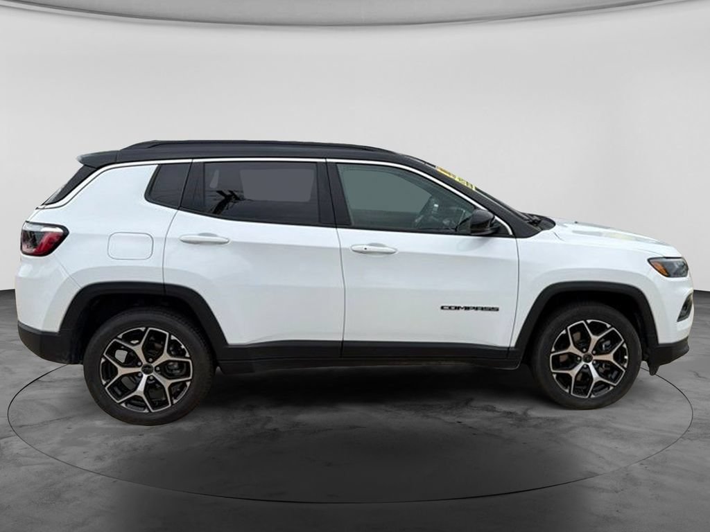 Used 2025 Jeep Compass Limited AWD/4WD image 12