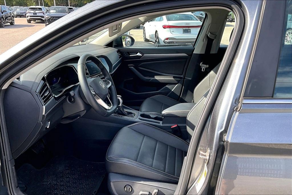 Certified 2023 Volkswagen Jetta SE FWD image 20