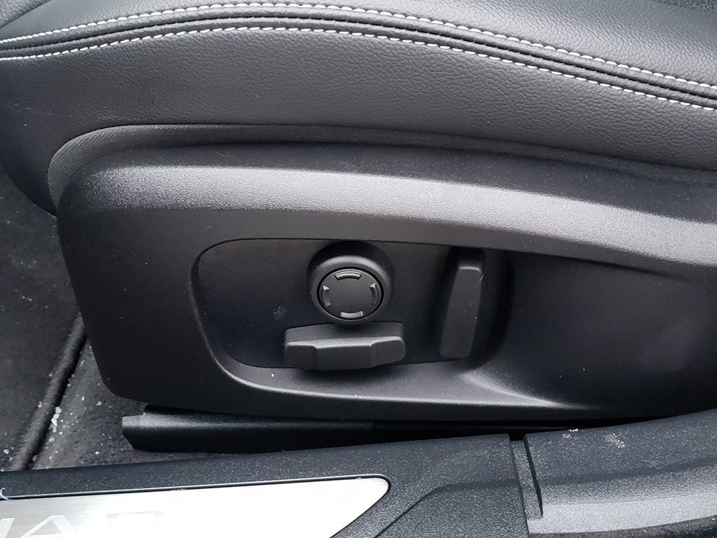 Used 2024 Jaguar XF R-Dynamic SE image 22