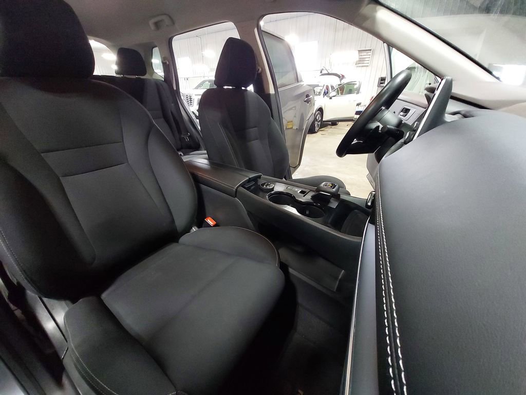 Used 2023 Nissan Rogue S image 10