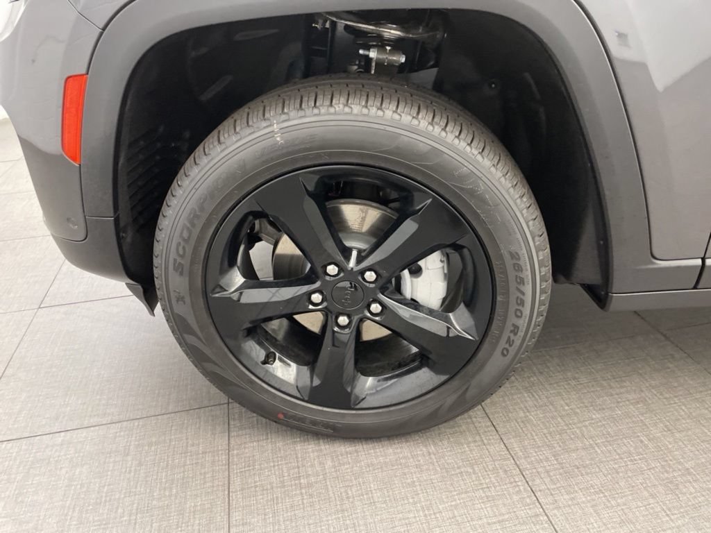 New 2025 Jeep Grand Cherokee Limited w/ Luxury Tech Group II RWD image 8